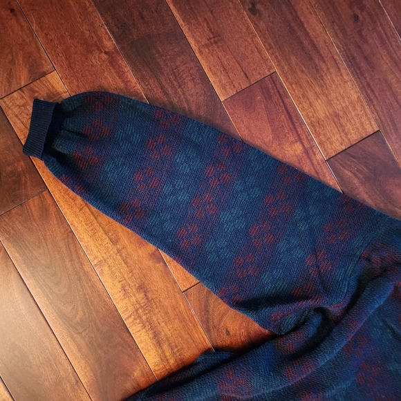 100% Italian Merino Wool Navy, Green, & Burgundy Sweater - Picture 4 of 7